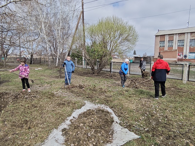 Традиционный субботник.